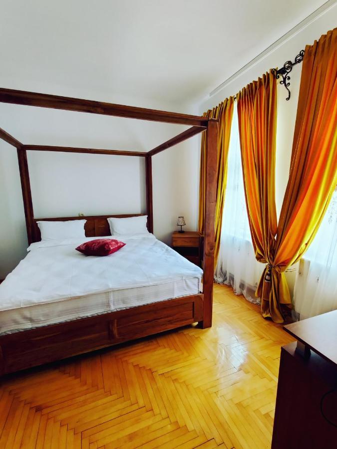 Castle Gate Hotel บราน ภายนอก รูปภาพ